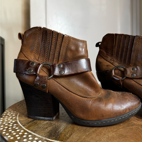 BOC Born Shelby Leather Ankle Bootie Cowboy Festival Moto Western Line dance - Picture 1 of 15